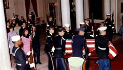 Poheb J. F. Kennedyho se konal ti dny po atentátu, 25. listopadu 1963, ve...