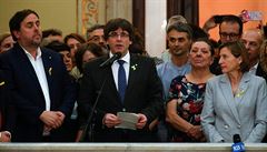 Katalánský premiér Carles Puigdemont bhem proslovu v parlamentu.