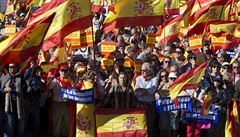 Tisíce lidí se shromádily v centru Madridu na demonstraci za jednotu panlska
