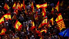 V Barcelonských ulicích protestuje milion lidí proti katalánské nezávislosti.