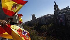V katalánské Barcelon demonstruje 300 000 lidí za jednotu panlska.