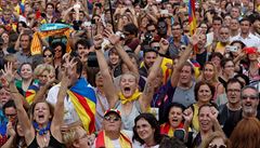 V ulicích propukla radost. Katalánsko vyhlásilo nezávislost.