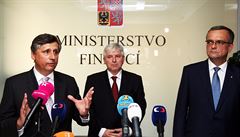 Po pádu Neasovy vlády v roce 2013 musel Miroslav Kalousek (vpravo) nepíli...