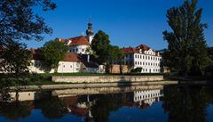 Rybník a B�evnovský klá�ter.