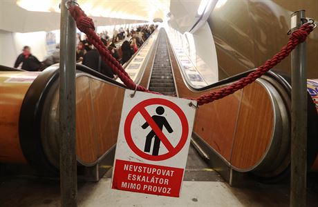 Vstup do metra z Karlova námstí se uzave (ilustraní foto).
