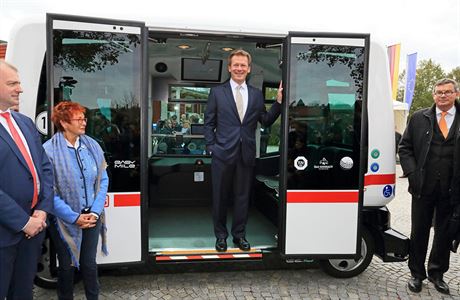 Deutsche Bahn spustily provoz autonomnho autobusu. Pedstaven se astnil i...