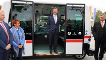 Deutsche Bahn spustily provoz autonomního autobusu. Představení se účastnil i...