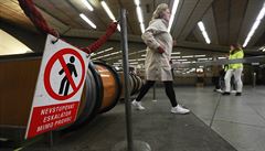 „Nevstupovat,“ hlásí cedule ve stanici Náměstí Republiky. | na serveru Lidovky.cz | aktuální zprávy