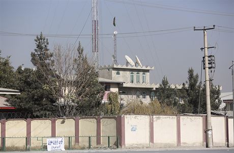Výhled na nyní obsazenou budovu televize Shamshad TV.