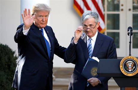 Americký prezident Donald Trump s Jeromem Powellem, který se stane éfem Fedu.