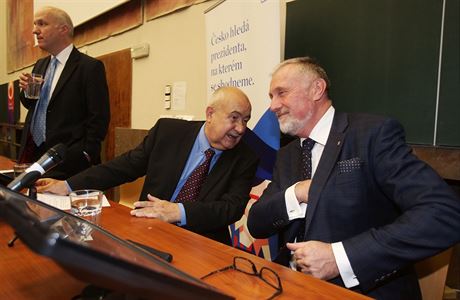 Prezidentsk debata na Prvnick fakult (zleva): Pavel Fischer, Petr Hannig a...