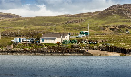 Pět obyvatel se snaží koupit si svůj ostrov ve Skotsku