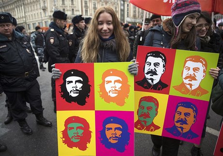 Portréty latinskoamerického revolucionáe Che Guevary a sovtského vdce Josefa Stalina.