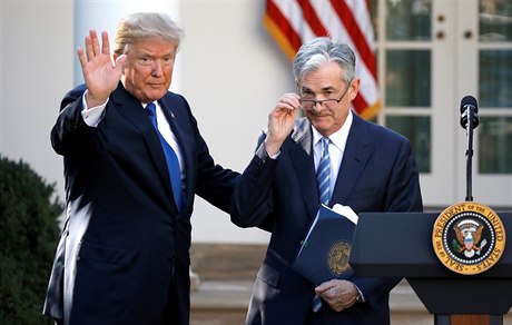 Americký prezident Donald Trump s Jeromem Powellem, který se stane šéfem Fedu.