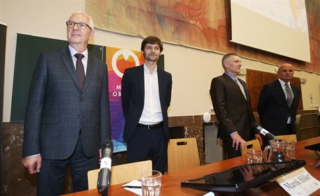 Prezidentská debata na Právnické fakultě (zleva): Jiří Drahoš, Marek Hilšer,...