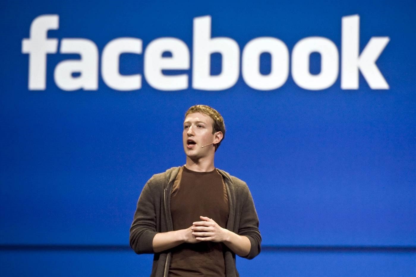 Spoluzakladatel a �éf spole�nosti Mark Zuckerberg. 