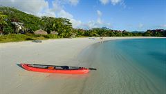 Malebné zátoky jsou na Seychelách vude - staí jen vyplout