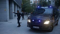 Policie dorazila k budov Nejvyího soudu ve tvrtek brzy ráno.