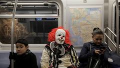 Klaun v newyorském metru.