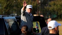 Trump odletěl na dovolenou do svého golfového klubu, vzal sebou i slovinskou tchýni