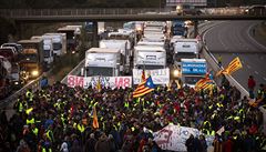 Demonstranti blokují dálnici v Borasse nedaleko Girony.