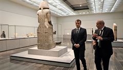 Nové muzeum Louvre v Abu Dhabi se pijel podívat i francouzský prezident...