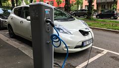 EU chce o třetinu nižší emise u aut. ‚Kvóty na elektromobily‘ zatím neplánuje