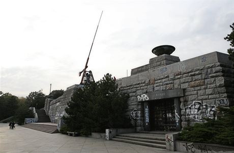 Tady stával. Podstavec bývalého Stalinova pomníku od Otakara vece. Po...