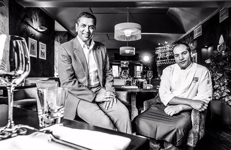 Sanjiv Suri, filantrop a majitel skupiny Zti (vlevo), a fkucha restaurace...