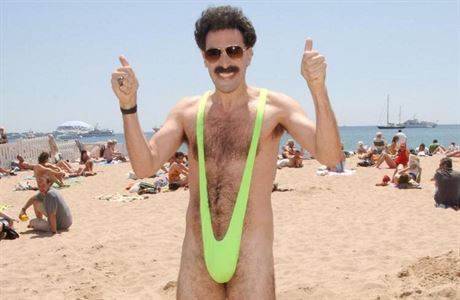 Sacha Baron Cohen jako Borat v ikonických plavkách