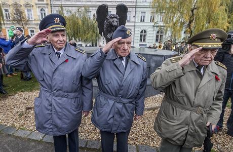 Vlen veterni Pavel Vransk (vlevo), Emil Boek (uprosted), Miloslav...