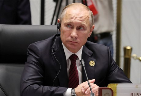 Vladimir Putin na summitu APEC ve vietnamském Danangu.