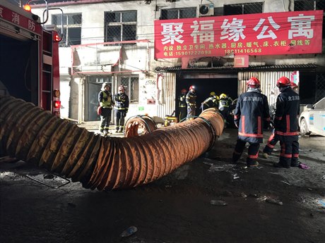 Ohe zabil v Pekingu 19 lidí.