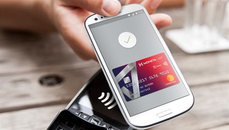 Dritelé karet Mastercard od MONETY platí mobilem s Android Pay.