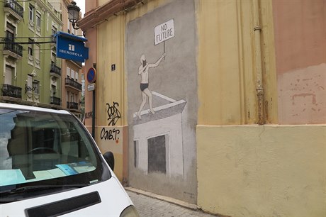 Heslo „Žádná budoucnost“ na zdi domu ve španělské Valencii.