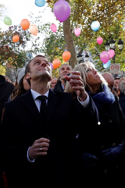 Prezident Emmanuel Macron a jeho ena Bridgitte.