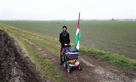 Neznámý mu napadl aktivistu, který cestuje ze védska do Palestiny.