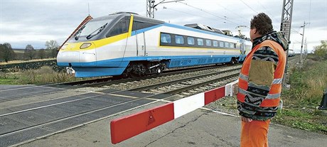 Vlak pendolino Českých drah jezdí v Česku s lidmi od roku 2004.