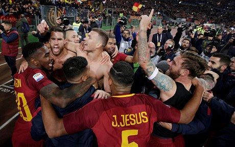 Vítězná radost fotbalistů AS Řím.
