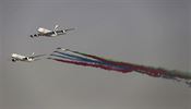 Při zahajovacím dni Air Show v Dubaji se předvedla letadla společnosti Emirates...