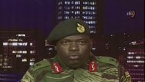 S.B. Moyo, mluv ozbrojench sil v Zimbabwe, oznamuje, e se armda zamuje...