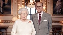 Fotografie anglické královny Alžběty II. a jejího manžela prince Philipa k...