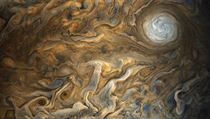 Jako umělecké dílo. Družice Juno umožnila pořídit nádherné snímky Jupiteru.