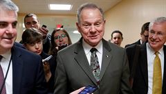 Alabamský kandidát na senátora Roy Moore (uprosted).