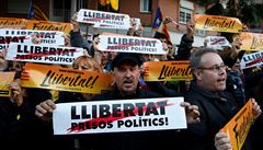 Demonstranti v Barcelon, kteí ádají proputní katalánských politik.