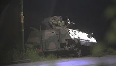 Vojáci v Zimbabwe jedoucí v tanku.