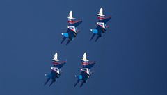 Akrobatická ukázka ruského letectva.