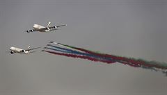 Pi zahajovacím dni Air Show v Dubaji se pedvedla letadla spolenosti Emirates...