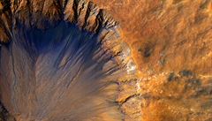 Crisp crater, tedy Kupavý kráter u Sirenum Fossae Tento rázový kráter je...