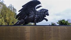 Památník eskoslovenských letc RAF zdobí nov jména 2507 lidí.